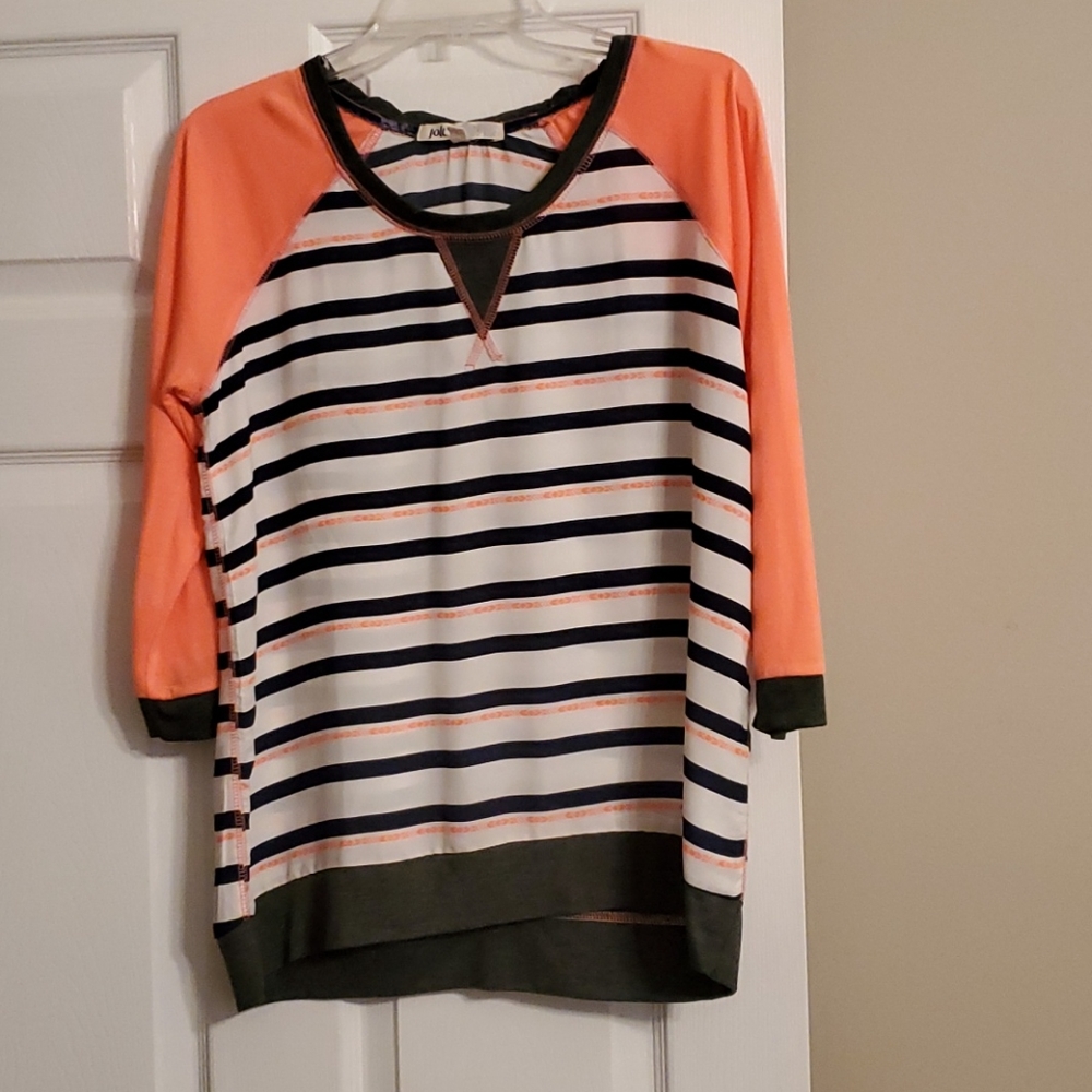 Quarter sleeve top